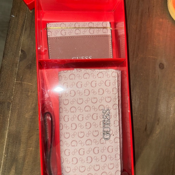 Guess wallet - Picture 2 of 2